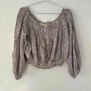 Molly Green animal print of the shoulders long sleeve shirt.